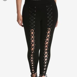 Torrid SZ 1-1XL Black Front Lace Leggings